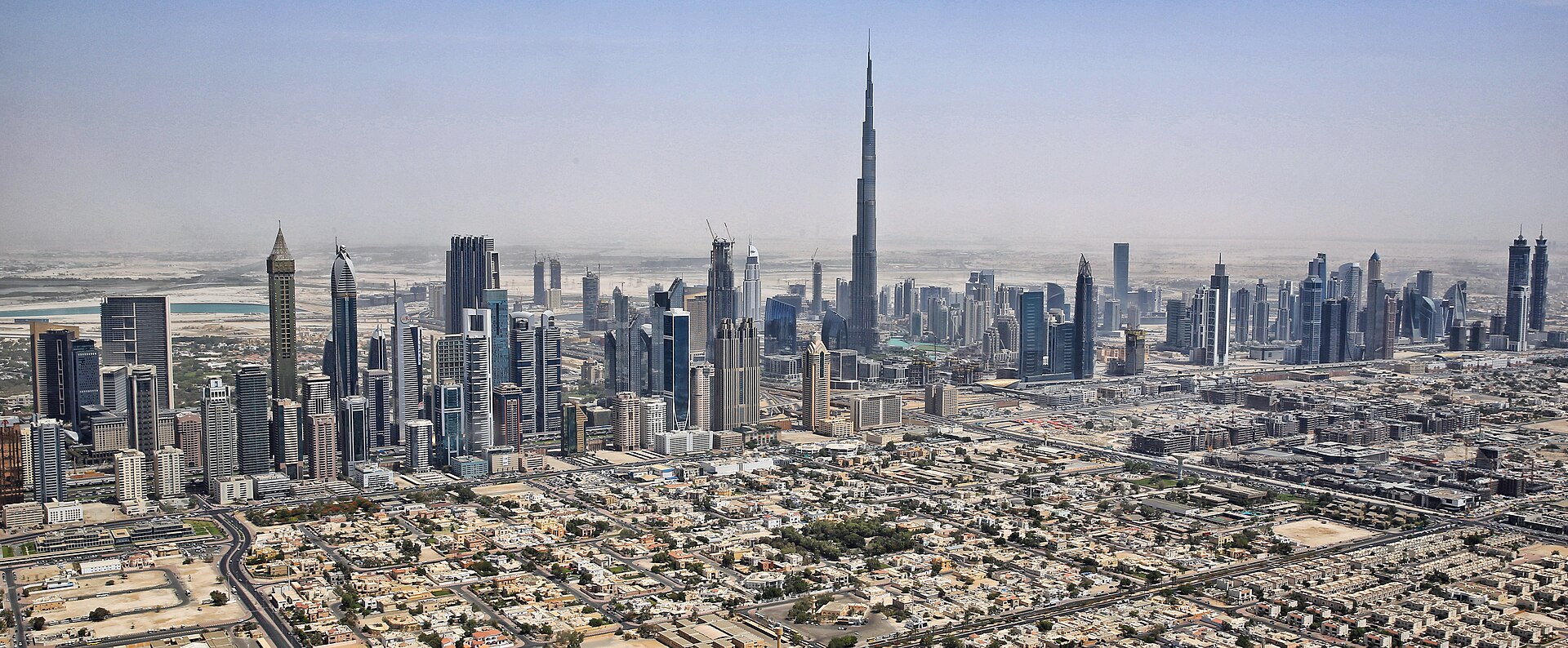 Skyline de Dubaï avec le Burj Khalifa — location saisonnière à Dubaï